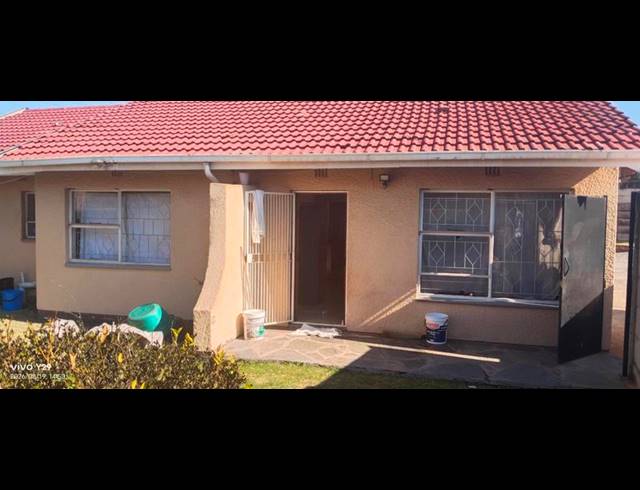5 BEDROOM HOUSE FOR SALE IN BIRCHLEIGH